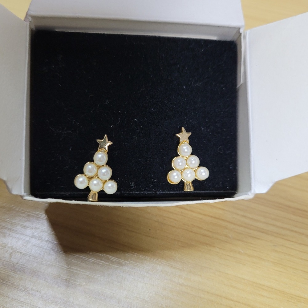 Avon Pearlesque Tree Clip Earrings Christmas Tree Vintage 1999